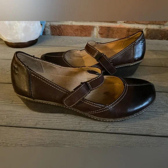 Naturalizer Shoes - Picture 2 of 6